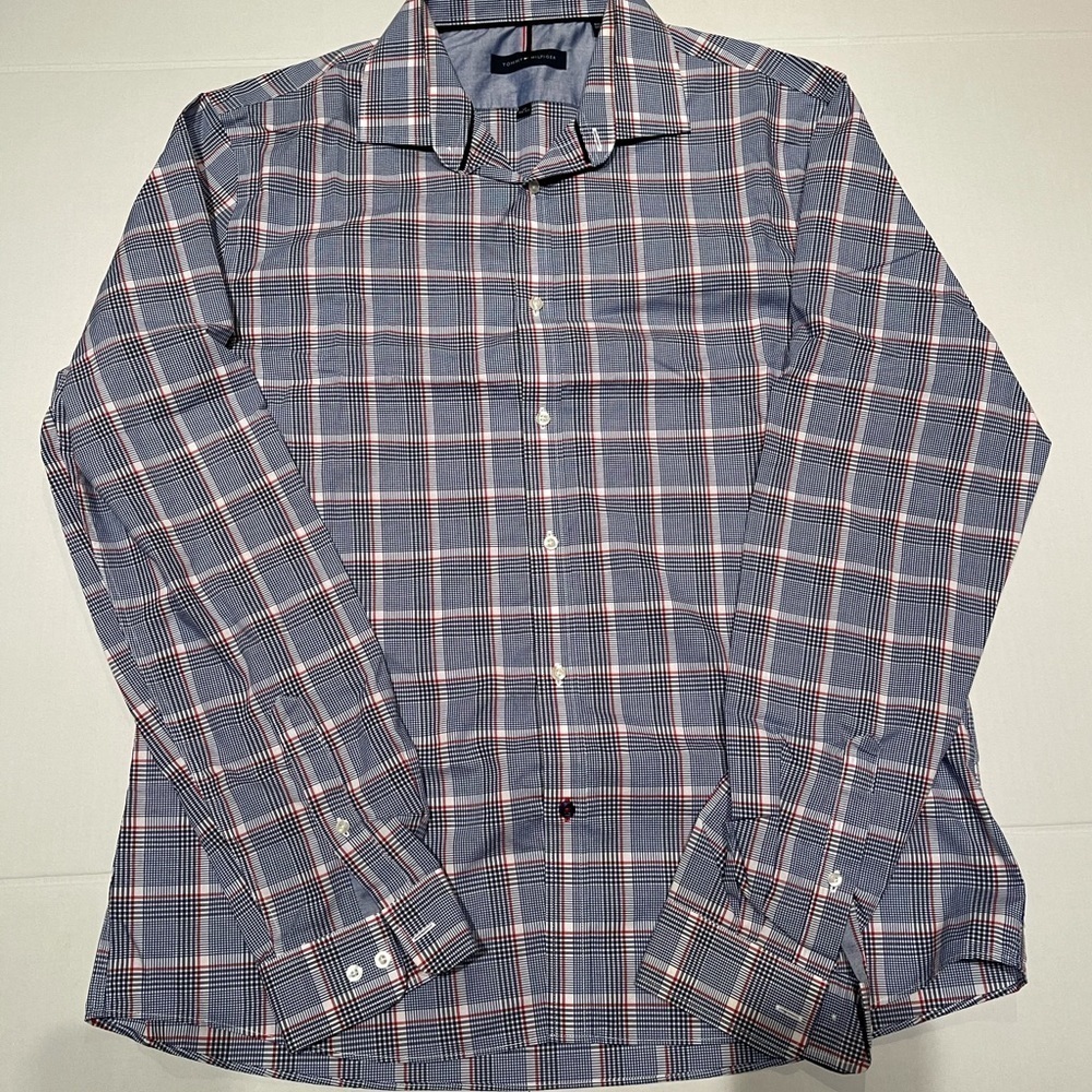 Tommy Hilfiger Slim Fit Button Down Shirt Men Size  17 (36-37) Non Iron.